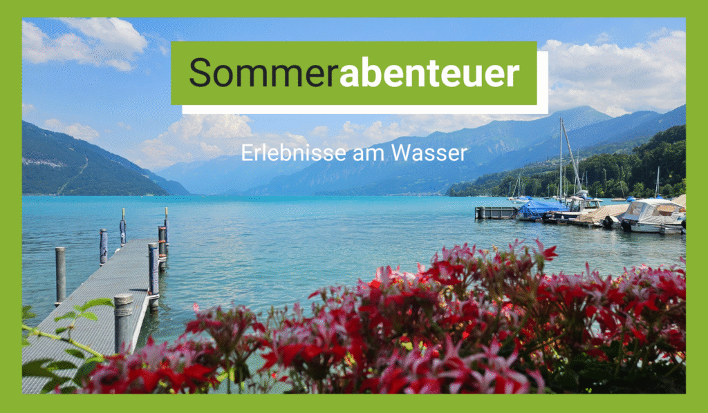 Gruppe von Freunden löst Rätsel bei einem Outdoor Escape Game am Seeufer im Sommer.